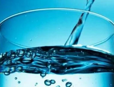 Αρνητική ενέργεια στο σπίτι; Δες πώς θα την εξαφανίσεις με ένα ποτήρι νερό (βίντεο)